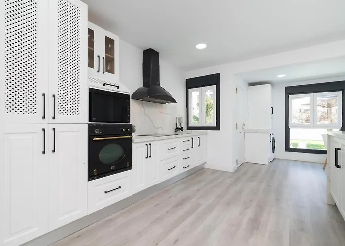 Iloftmalaga Niza * Torremolinos