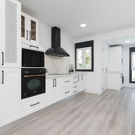 Iloftmalaga Niza * Torremolinos